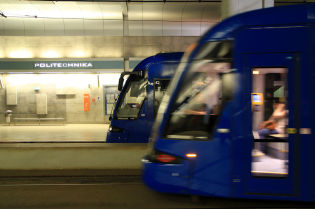 Środowy wieczór bez tramwajów w tunelu pod dworcem