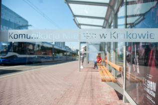 Nowe wiaty tramwajowe i autobusowe