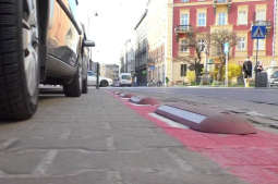 Separatory ułatwią prawidłowe parkowanie na ul. Długiej