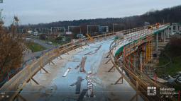 Kładka rowerowa wzdłuż ul. Kamieńskiego rośnie w oczach