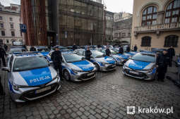 Nowe samochody hybrydowe na służbie