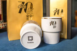 Aukcja WOŚP: jubileuszowe kubki od prezydenta Krakowa