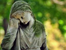 Nekropolie otwarte, ale w reżimie sanitarnym