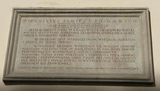 tablica z cytatem Marszałka Piłsudzkiego 