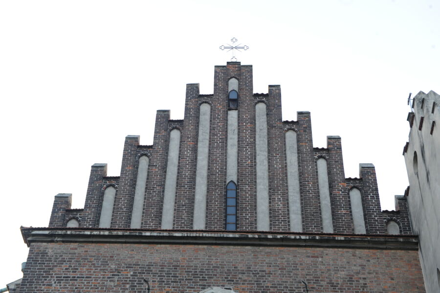szczyt fasady przed konserwacją(1).jpg