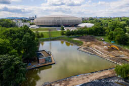Wielki zbiornik na deszczówkę powstaje w parku Lotników Polskich