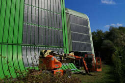 Innowacyjne folie fotowoltaiczne na elewacji Ekospalarni