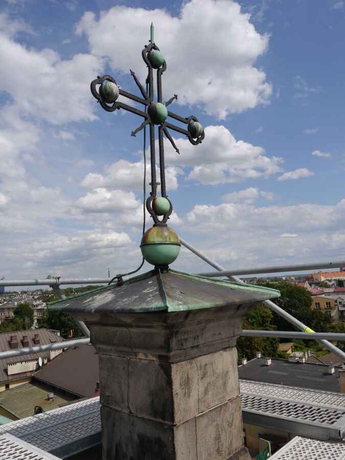 krzyż nad zwieńczeniem - stan przed 