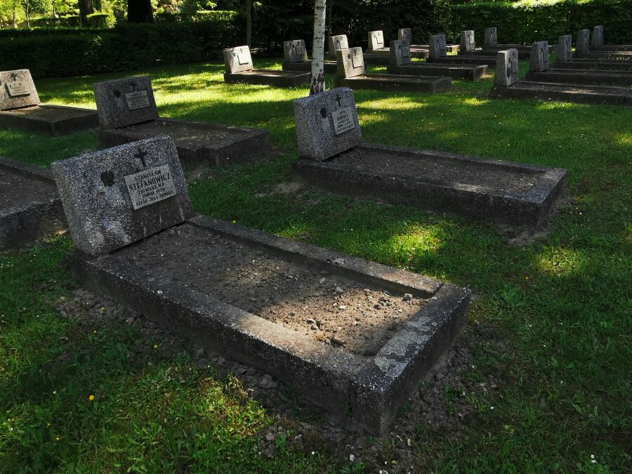 groby wojenne przed renowacją