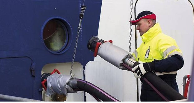 Podłączanie instalacji statku Stena Danica - Stena Line