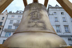 Zobacz replikę dzwonu Zygmunt