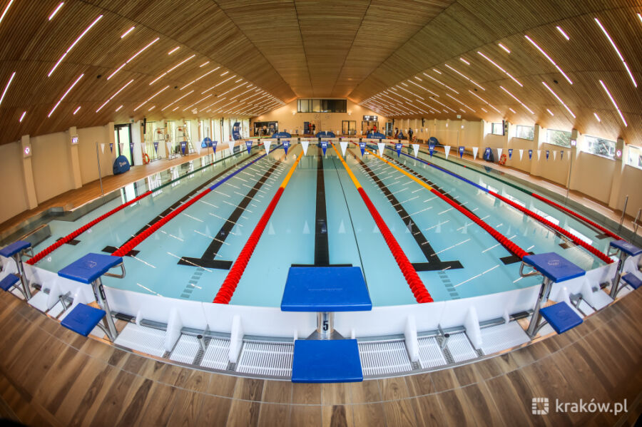 Basen przy ul. Eisenberga rozpoczyna działalność 