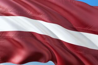 Flaga Łotwy. Photo pixabay.com