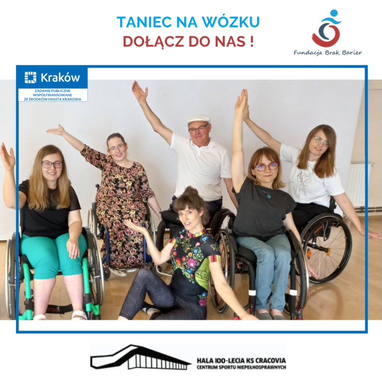 Zdjęcie przedstawia grupę osób na wózkach inwalidzkich. 