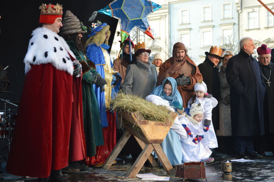 Der Umzug der Heiligen Drei Könige wird durch die Straßen von Krakau ziehen