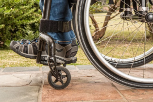 wózek inwalidzki, niepełnosprawni. Fot. pixabay.com