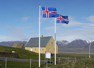 Flagi Islandii i krajobraz. Photo pixabay.com