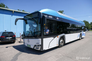 Autobus Solaris Urbino 12 hydrogen. Fot. Bogusław Świerzowski / krakow.pl