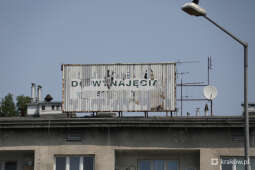 Konstrukcje po usuniętych reklamach powinny zostać zdemontowane