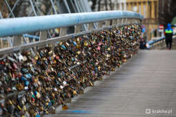 Co zrobić z kłódkami na kładce o. Bernatka? Przesłano ponad 600 pomysłów 