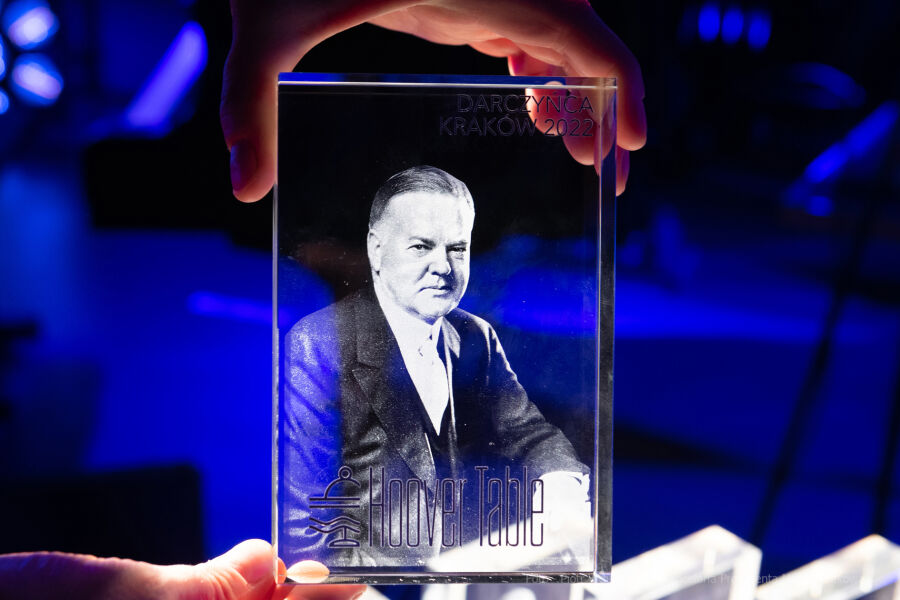 Statuetka - gala wręczenia stautetek darczyńcom 4. edycji Hoover Table 