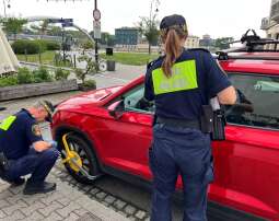 Więcej kontroli pojazdów zaparkowanych poza wyznaczonymi miejscami