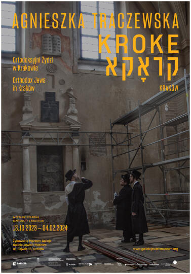 Plakat wystawy fotograficznej „Kroke. Ortodoksyjni Żydzi w Krakowie”