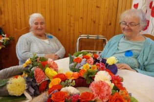 XX Warsztaty Integracyjne dla Seniorów Panie uczestniczące w Warsztatach Integracyjnych wraz z wykonanymi pracami