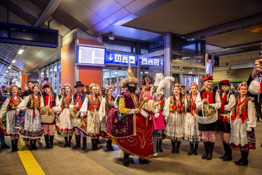 lajkonik, dworzec, kampania turystyczna, daj się ugościć