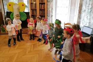 Świętujemy urodziny z przedszkolakami Dzieci z przedszkola podczas występu w świetlicy Domu