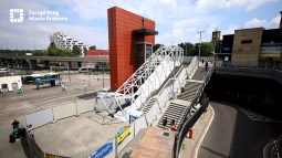 Stalowa konstrukcja schodów przy MDA gotowa