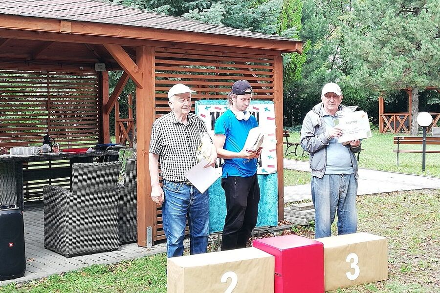 Uroczysta dekoracja zawodników