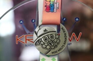 medal Mini Melts Kraków Run 2024. Fot. Mateusz Chwajoł / Zarząd Infrastruktury Sportowej w Krakowie