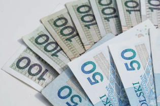 złotówki pieniądze finanse banknoty. Fot. pixabay.com