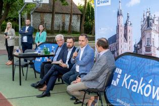 Jakub Kosek i PMK, rozmowa, dialog z mieszkańcami. Fot. Piotr Wojnarowski