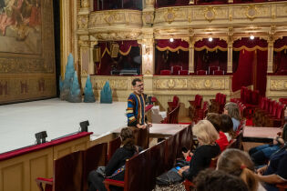 W ubiegły czwartek (14.11) mieliśmy okazję zwiedzić jeden z najbardziej kultowych zabytków Krakowa - Teatr Słowackiego.