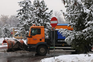 akcja zima, pług śnieżny, solarka, mpo. Fot. Bogusław Świerzowski / krakow.pl