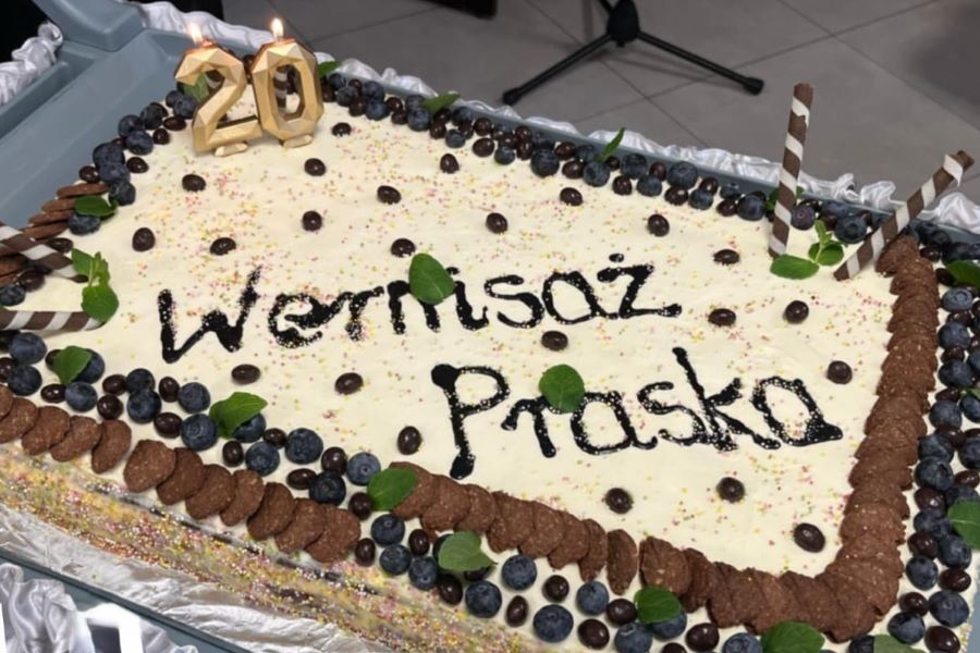 tort okolicznościowy z napisem wernisaż Praska