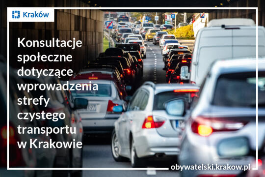 Zdjęcie przedstawiające sznur samochodów stojących w korku ulicznym, widzianych od tyłu i napis: Konsultacje społeczne dotyczące planowanego wprowadzenia Strefy Czystego Transportu (SCT) w Krakowie