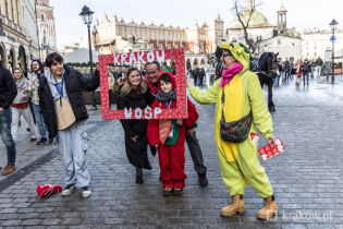 WOŚP, kwesta, Rynek, ludzie, wolontariusze. Fot. Jan Graczyński