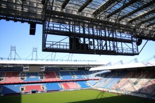 montaż telebimów Stadion Miejski im Reymana. Fot. materiały prasowe ZIS