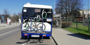 jak przewozić rower w komunikacji miejskiej. Fot. Miejskie Przedsiębiorstwo Komunikacyjne SA w Krakowie