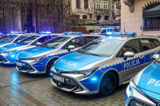 Nowe radiowozy dla krakowskiej policji. Fot. Bogusław Świerzowski / krakow.pl