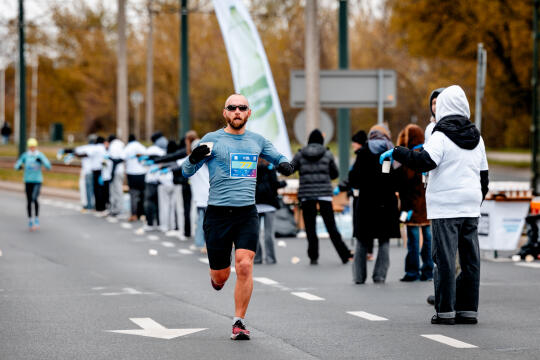 Uczestnicy i Organizatorzy TAURON 22. Cracovia Maratonu pobiegli dla zdrowia