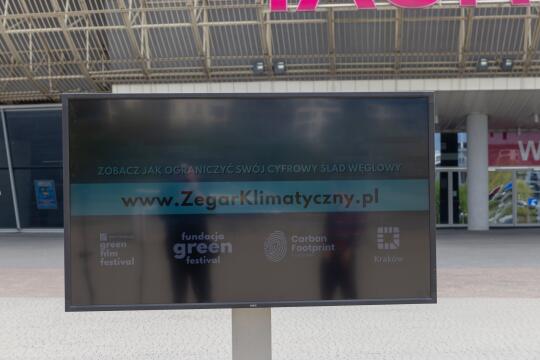 Licznik cyfrowego śladu węglowego na Dzień Ziemi