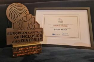 Kraków z nagrodą Komisji Europejskiej za działania na rzecz różnorodności i inkluzywności Kraków z nagrodą Komisji Europejskiej za działania na rzecz różnorodności i inkluzywności