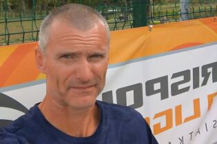 Siatkówka na plaży sprawia przyjemność w każdym wieku