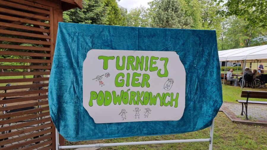 Turniej Gier Podwórkowych w DPS na Kluzeka.