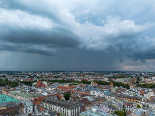 Meteorolodzy ostrzegają: możliwe burze w Krakowie