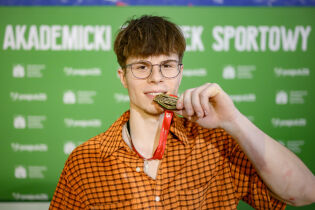 Wspinaczka to całe moje życie Piotr Niźnik ze złotym medalem Akademickich Mistrzostw Polski